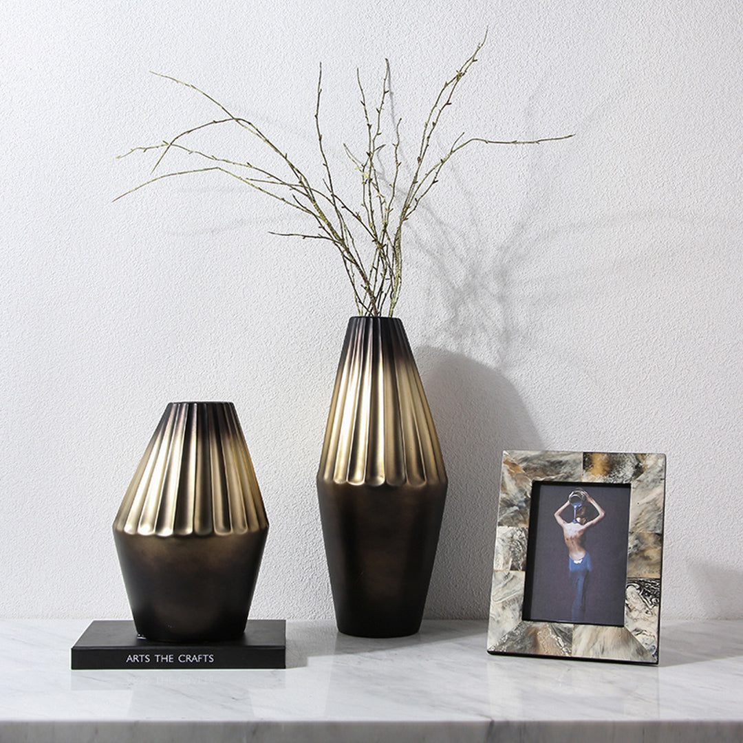 LA-1943 Black Gold Vase